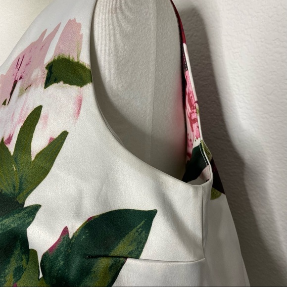 VINCE CAMUTO Floral Blouse - Picture 5 of 7